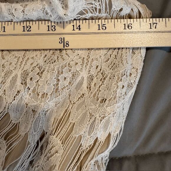 Love Fire Ivory Lace Short Romper Off Shoulder Elastic Waist Lined Size Medium - Picture 8 of 11